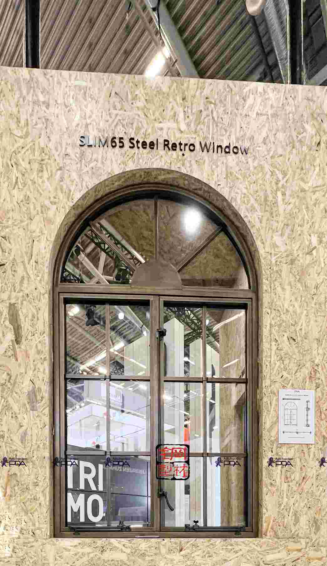 Ventana retro delgada que roba